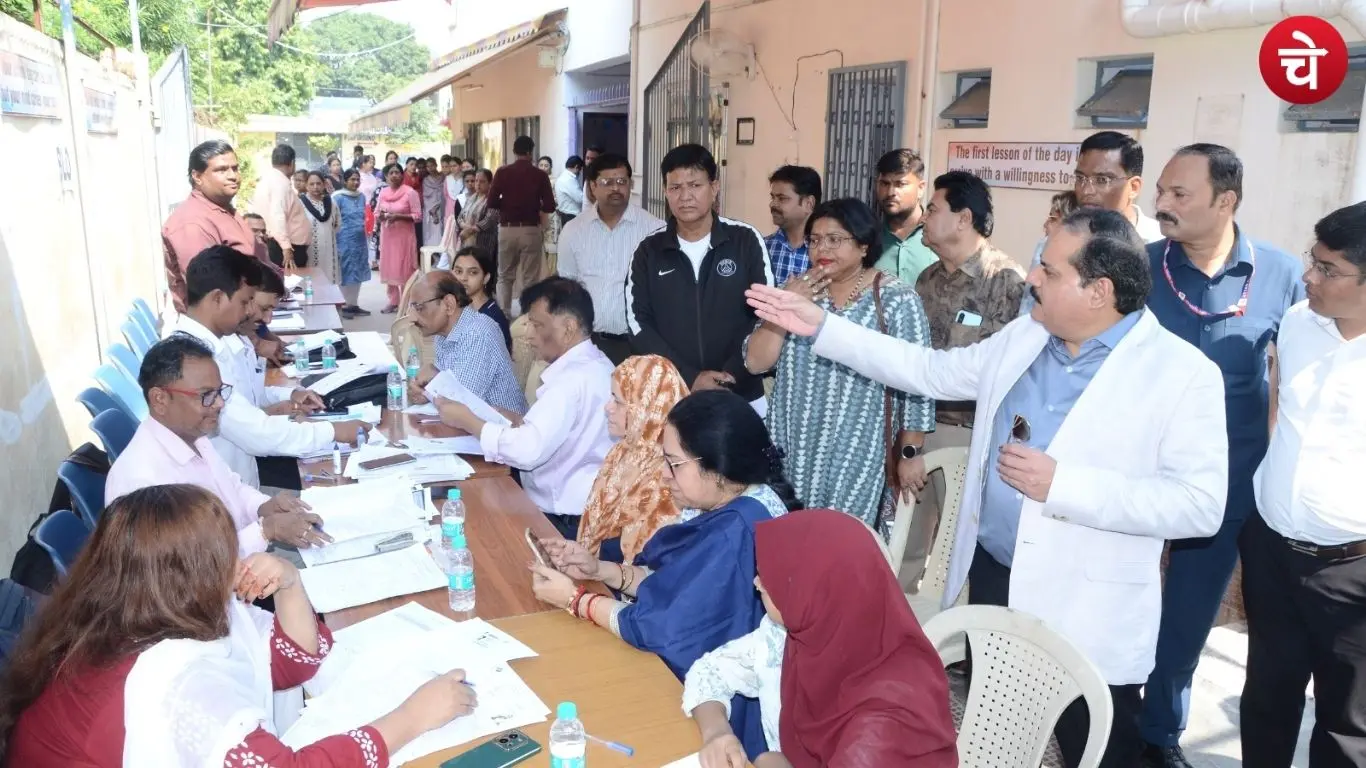 उत्तर प्रदेश में वोटर लिस्ट में नाम जुड़वाने का अभियान तेज, CEO ने बूथों का लिया जायजा